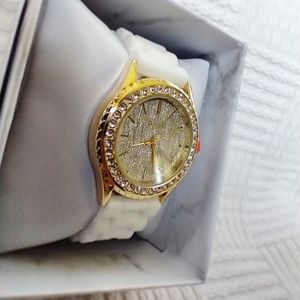 Luxury Lady's Geneva Watch in Pearl White Gold